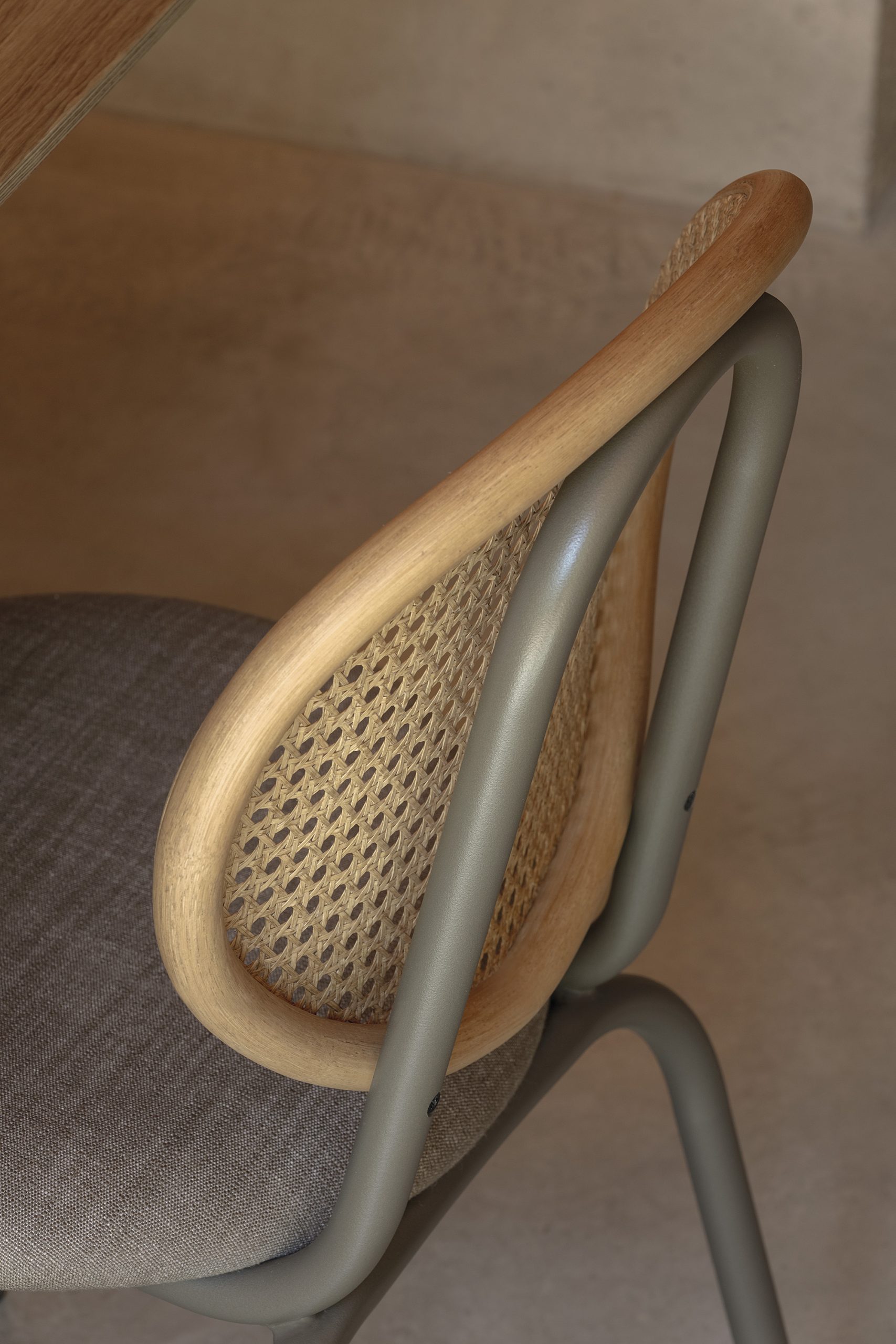 chairs - loop dining chair with metal legs